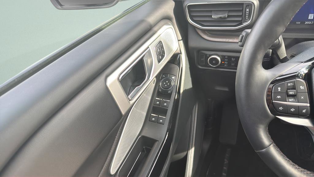 Used 2023 Ford Explorer Platinum w/ Technology Package AWD/4WD image 19