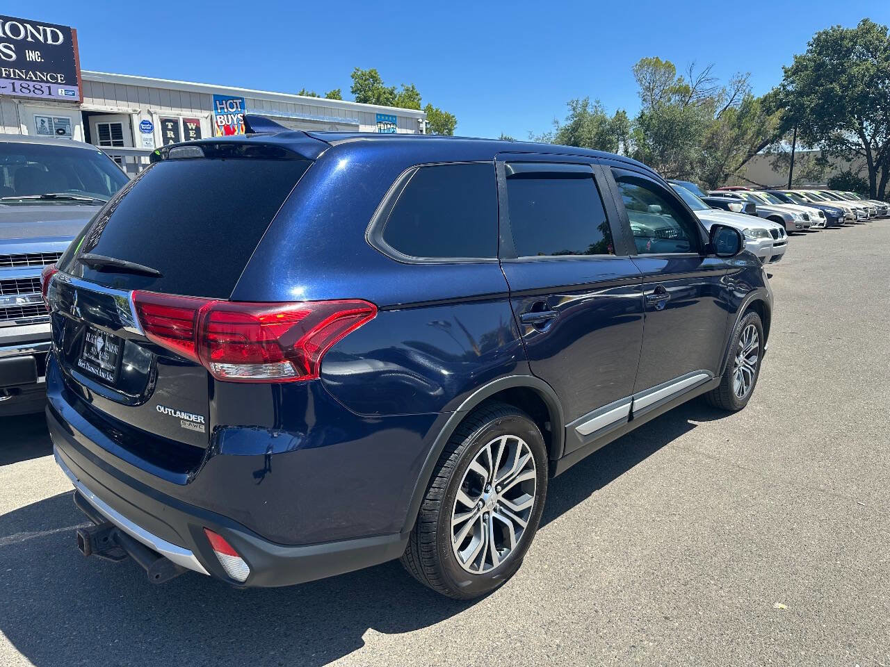 Used 2017 Mitsubishi Outlander SE AWD/4WD image 9