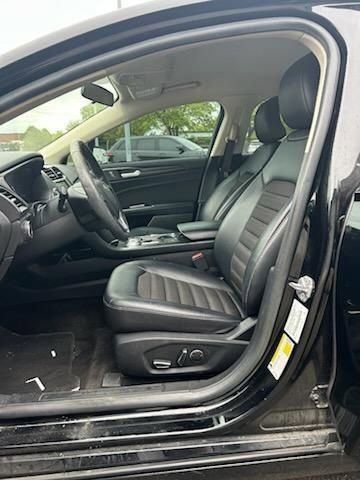 Used 2018 Ford Fusion SE w/ Equipment Group 201A FWD image 6