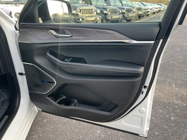 Used 2023 Jeep Grand Cherokee L Overland w/ Rear Seat Video Group I image 34