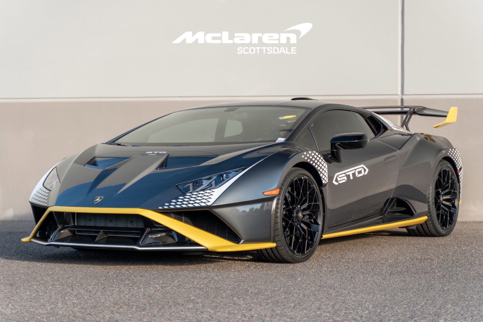 Used 2022 Lamborghini Huracan STO image 3