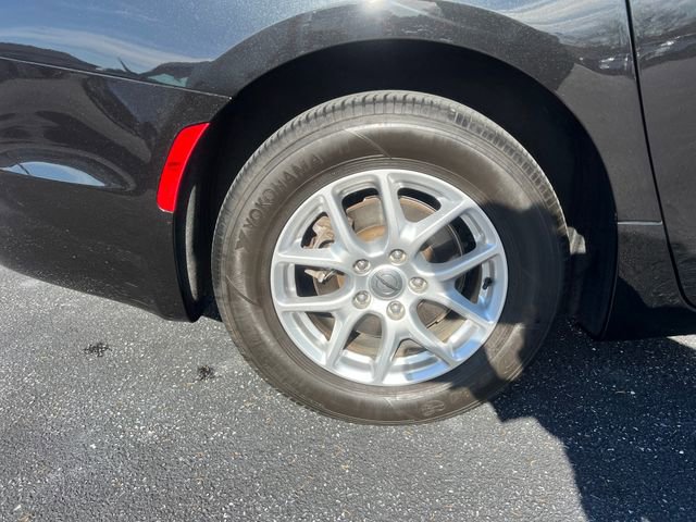 Used 2023 Chrysler Pacifica Touring-L image 13