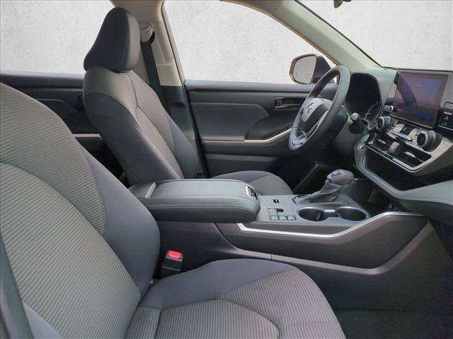 Used 2024 Toyota Highlander LE FWD image 20