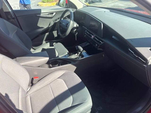Certified 2025 Kia Niro LX FWD image 12