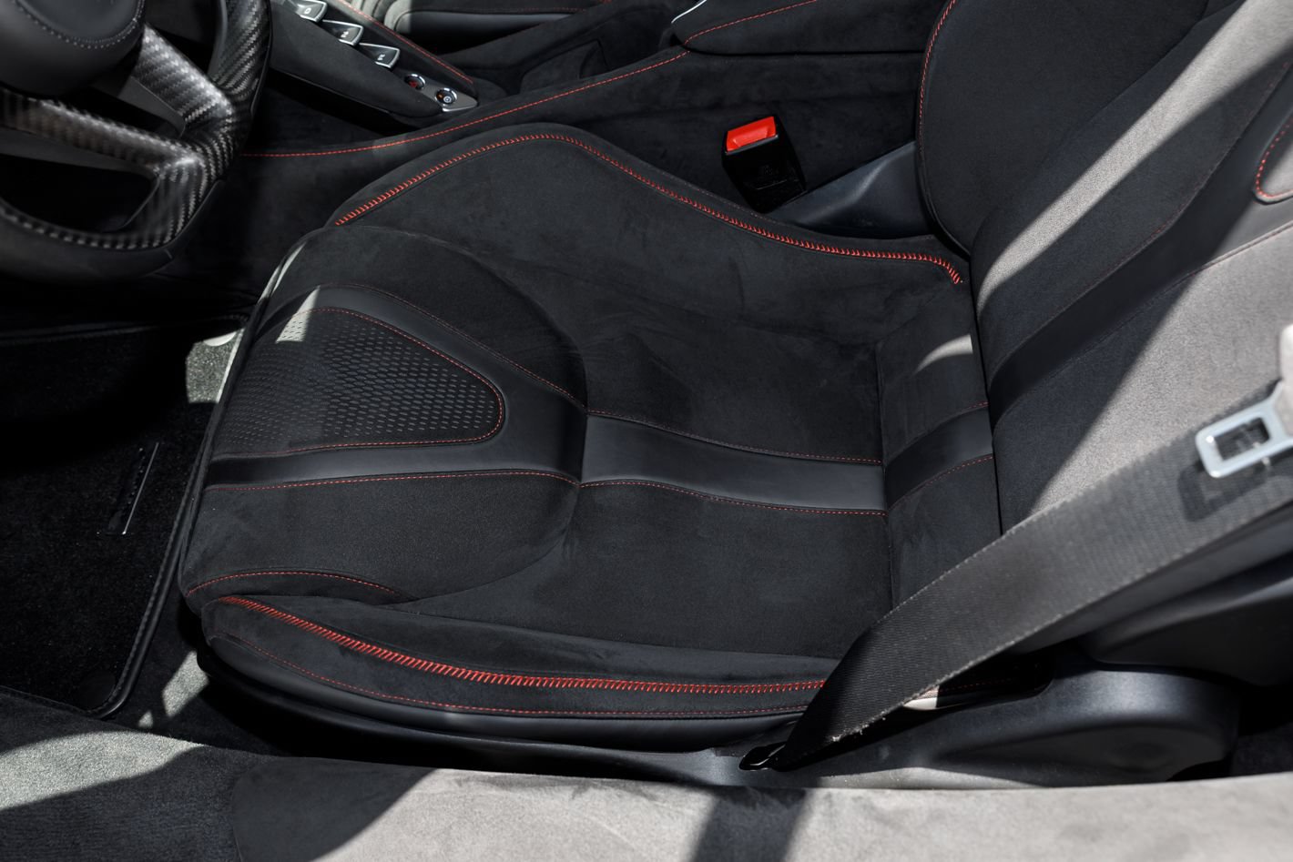 Used 2025 McLaren 750S RWD image 47