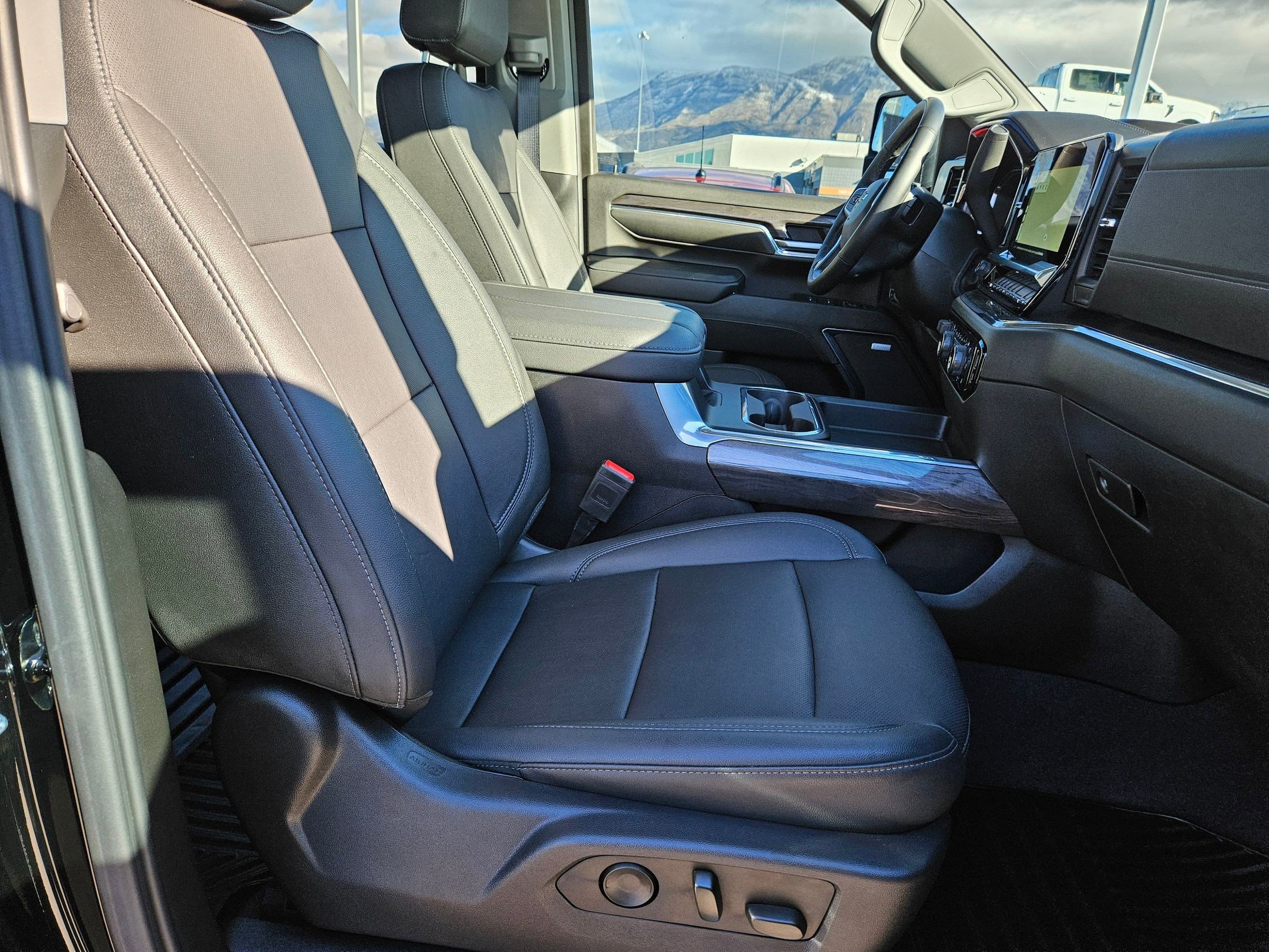 Used 2024 Chevrolet Silverado 3500 LTZ w/ LTZ Plus Package image 32