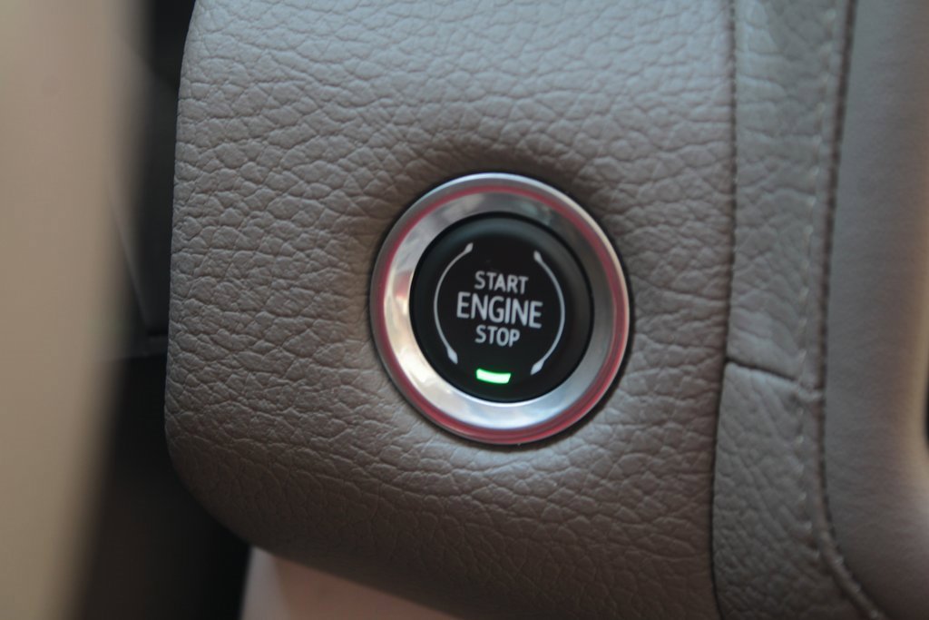 Used 2021 GMC Yukon XL Denali w/ Denali Premium Package image 27