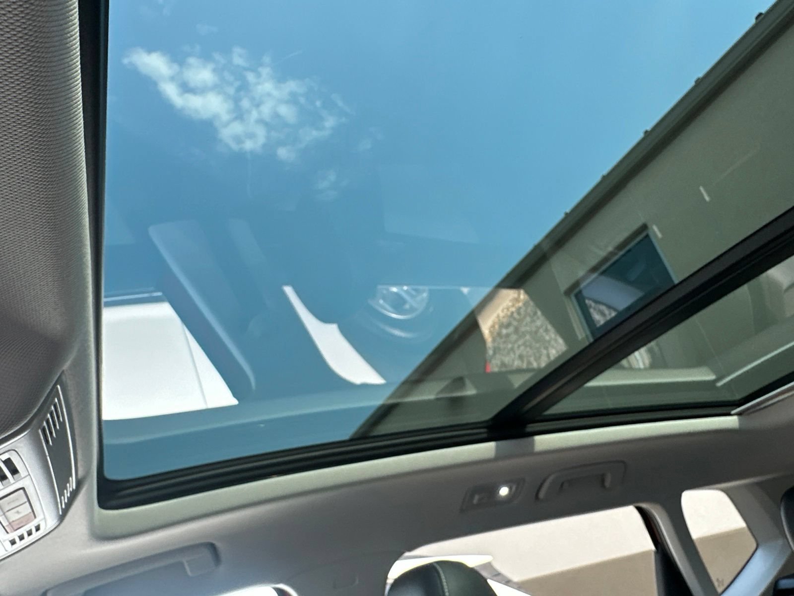 Certified 2023 Volkswagen Taos SE w/ Panoramic Sunroof Package AWD/4WD image 70