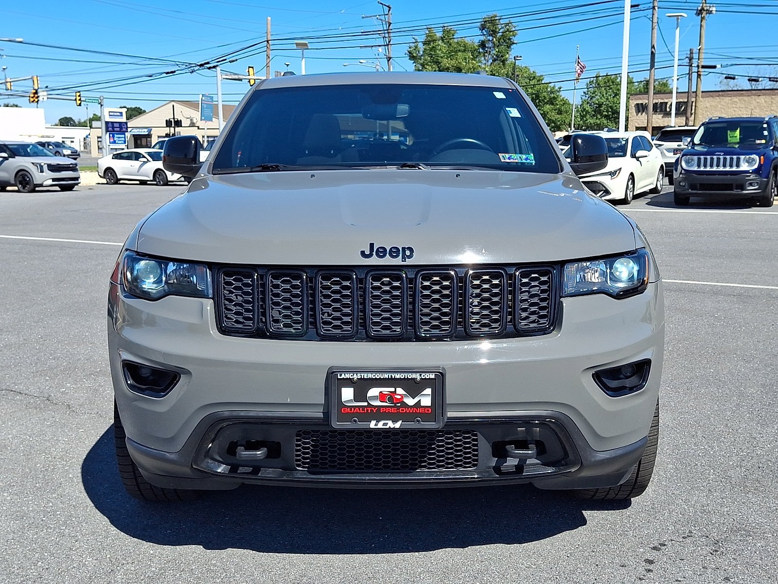 Used 2019 Jeep Grand Cherokee Laredo AWD/4WD image 2