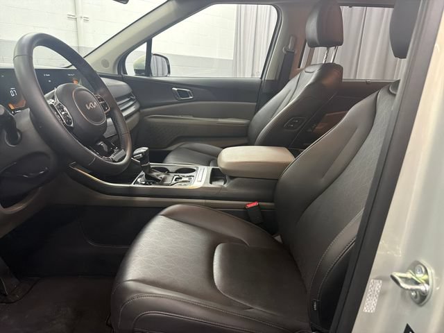 Used 2026 Kia Carnival EX FWD image 10