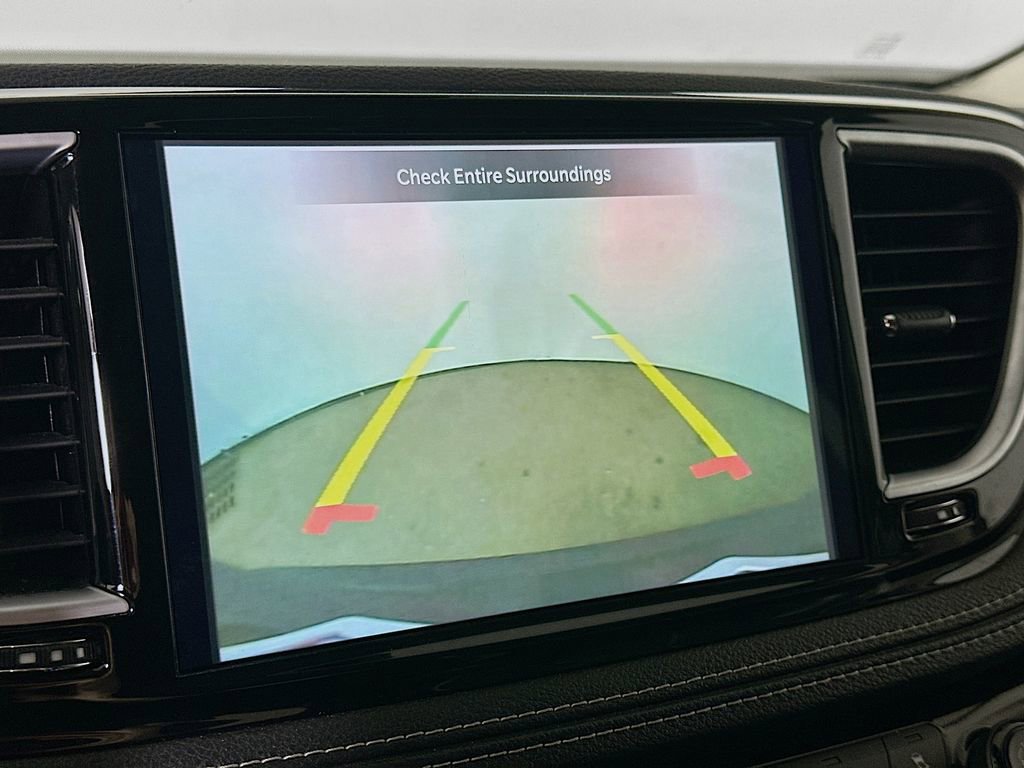 Used 2023 Chrysler Pacifica Limited image 10