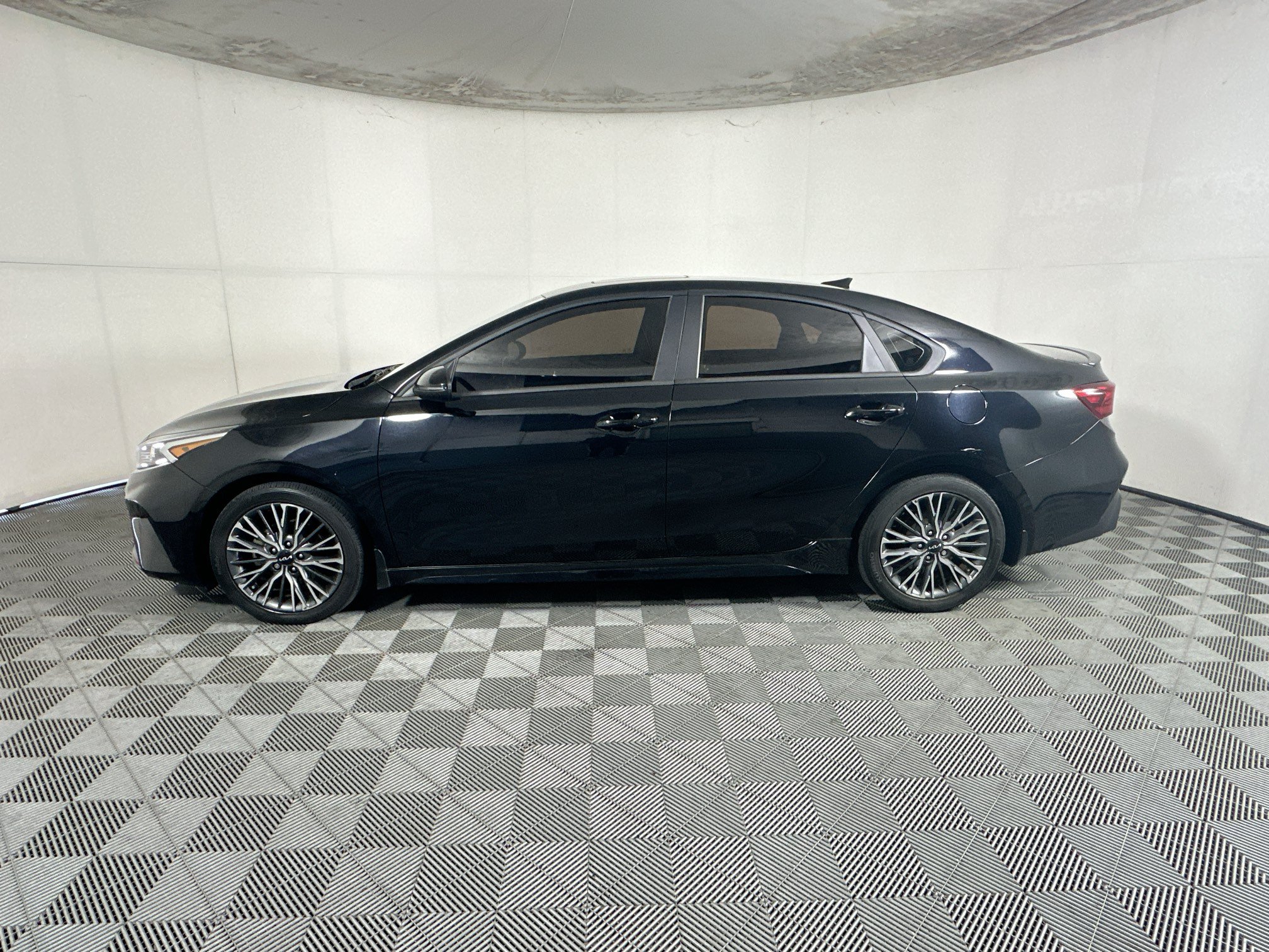 Used 2023 Kia Forte GT-Line w/ GT-Line Premium Package FWD image 6
