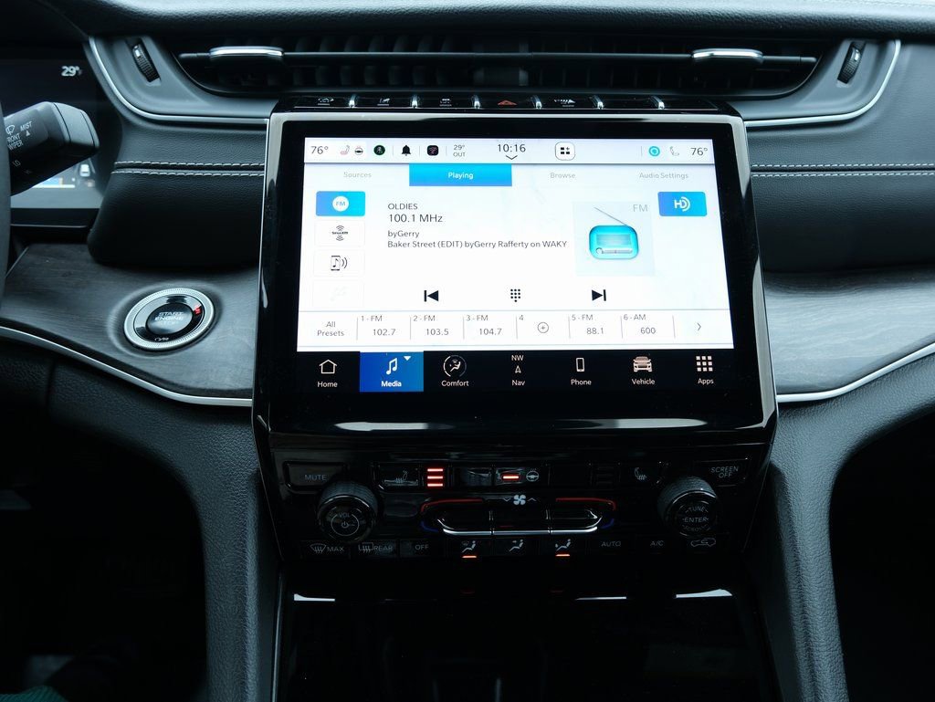 Used 2024 Jeep Grand Cherokee Limited image 18