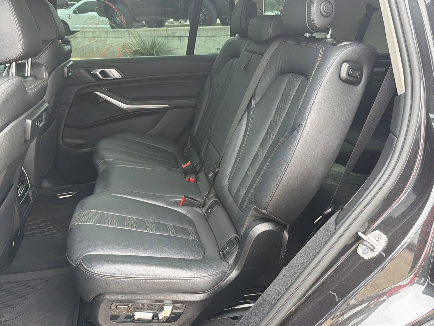Used 2021 BMW X7 xDrive40i w/ Parking Assistance Package AWD/4WD image 12