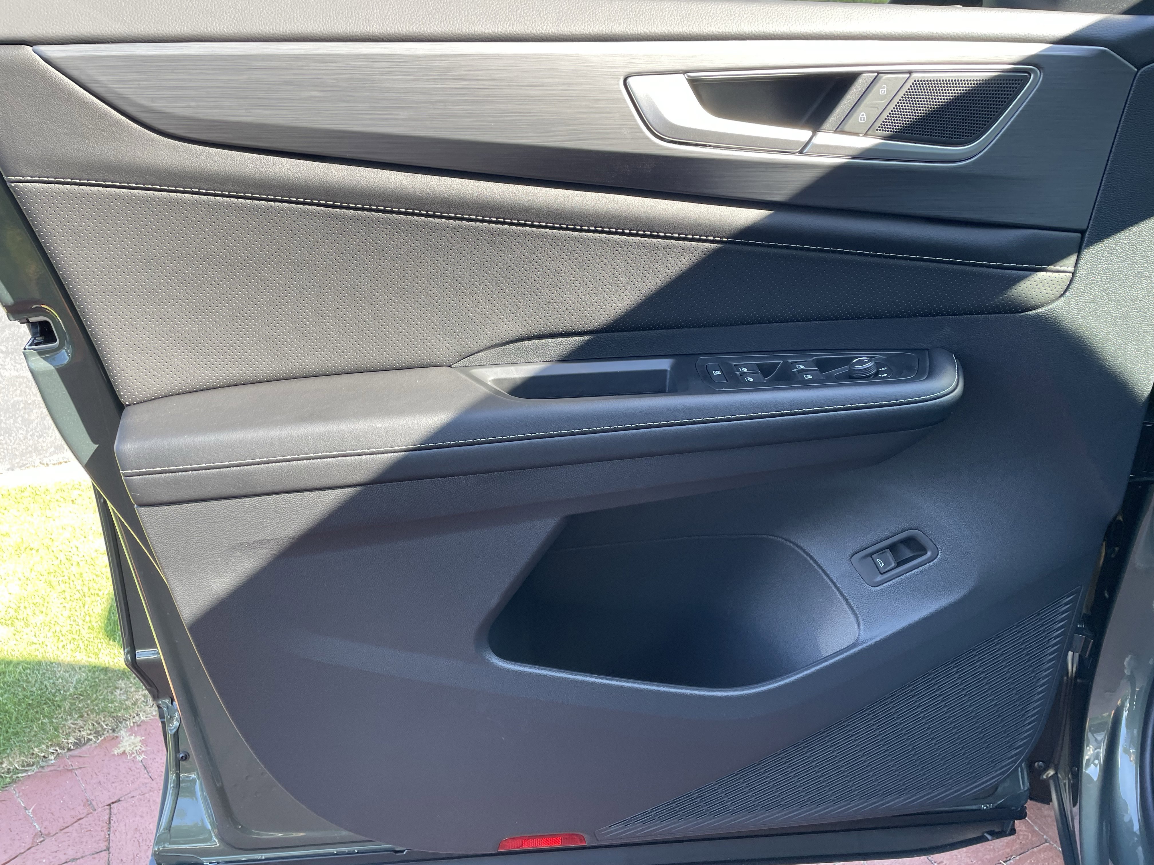 New 2026 Volkswagen Atlas Cross Sport SE image 14