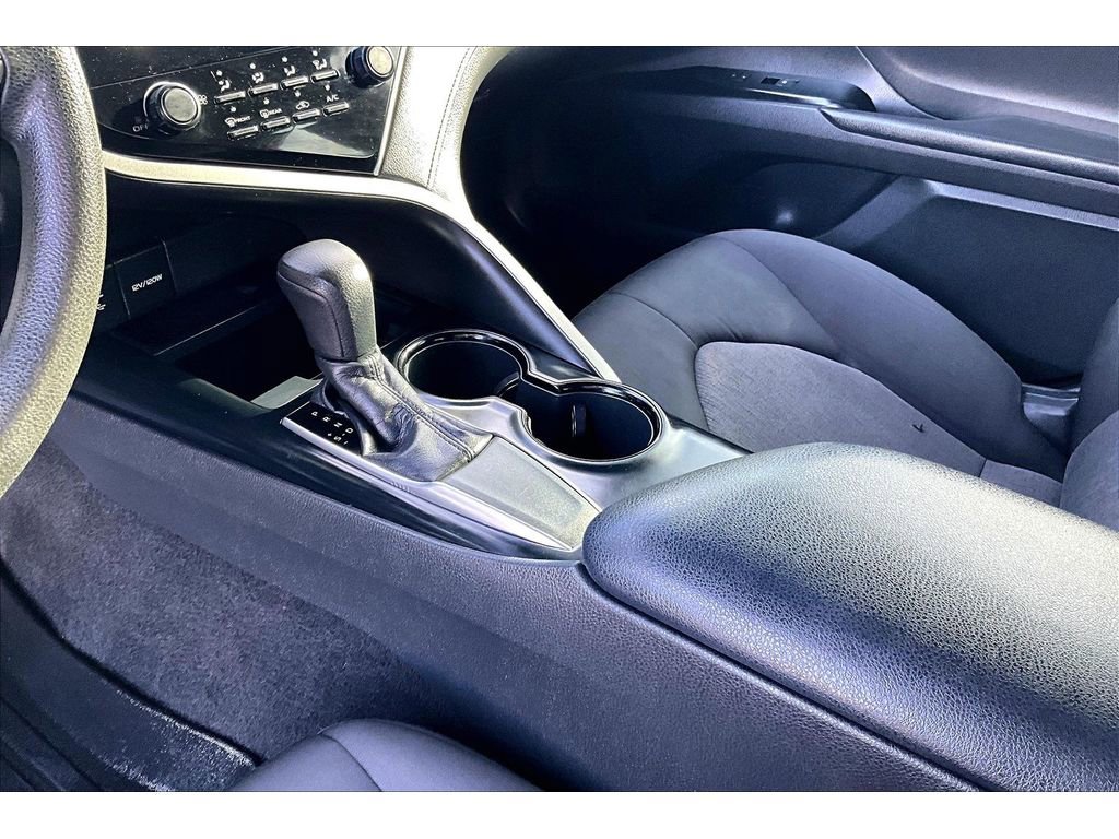 Used 2018 Toyota Camry LE image 15
