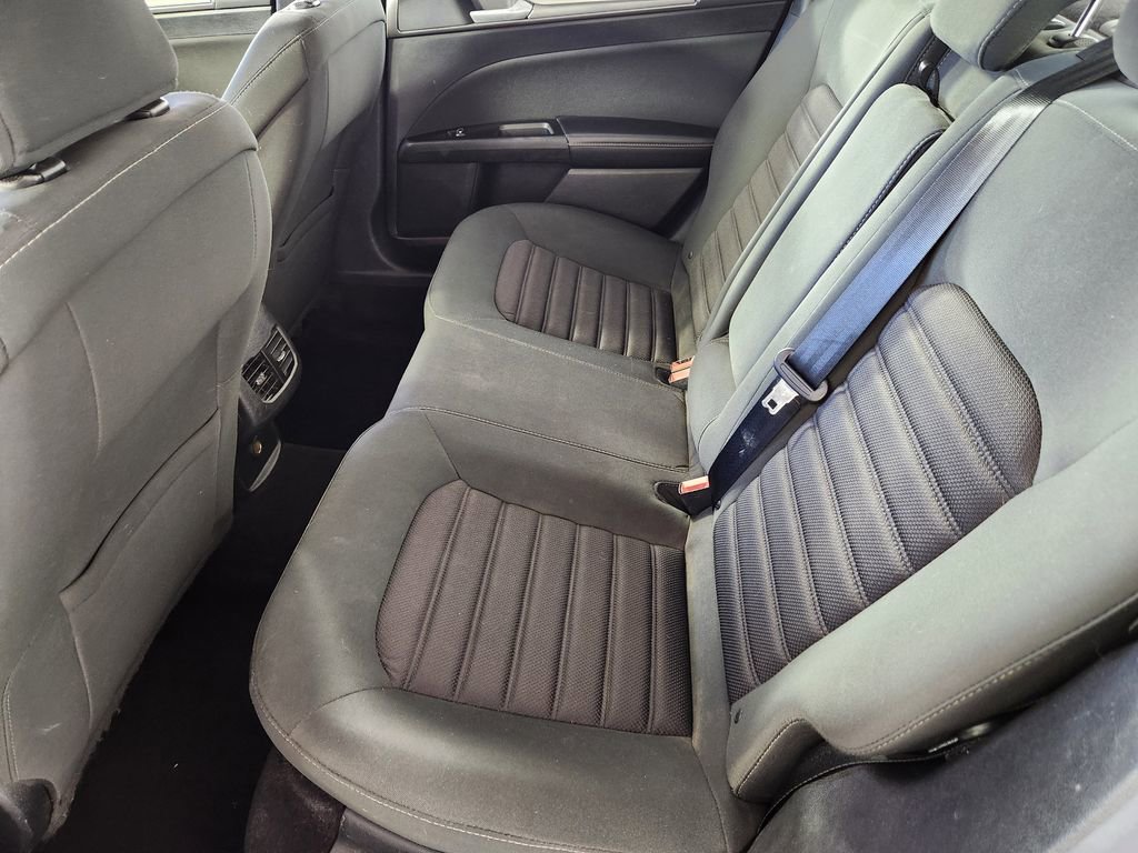 Used 2017 Ford Fusion SE FWD image 14