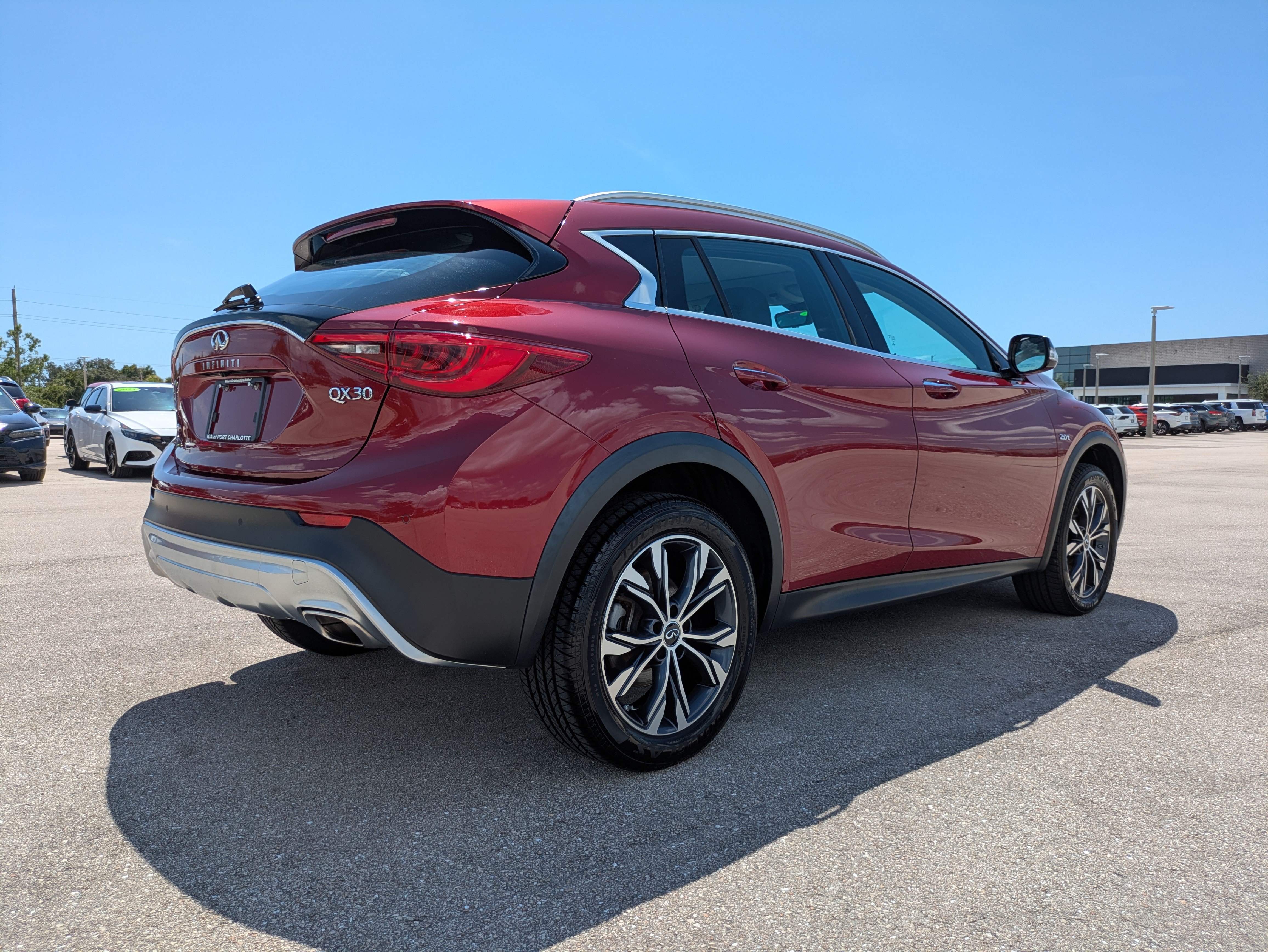 Used 2018 INFINITI QX30 Premium w/ Navigation Package AWD/4WD image 4