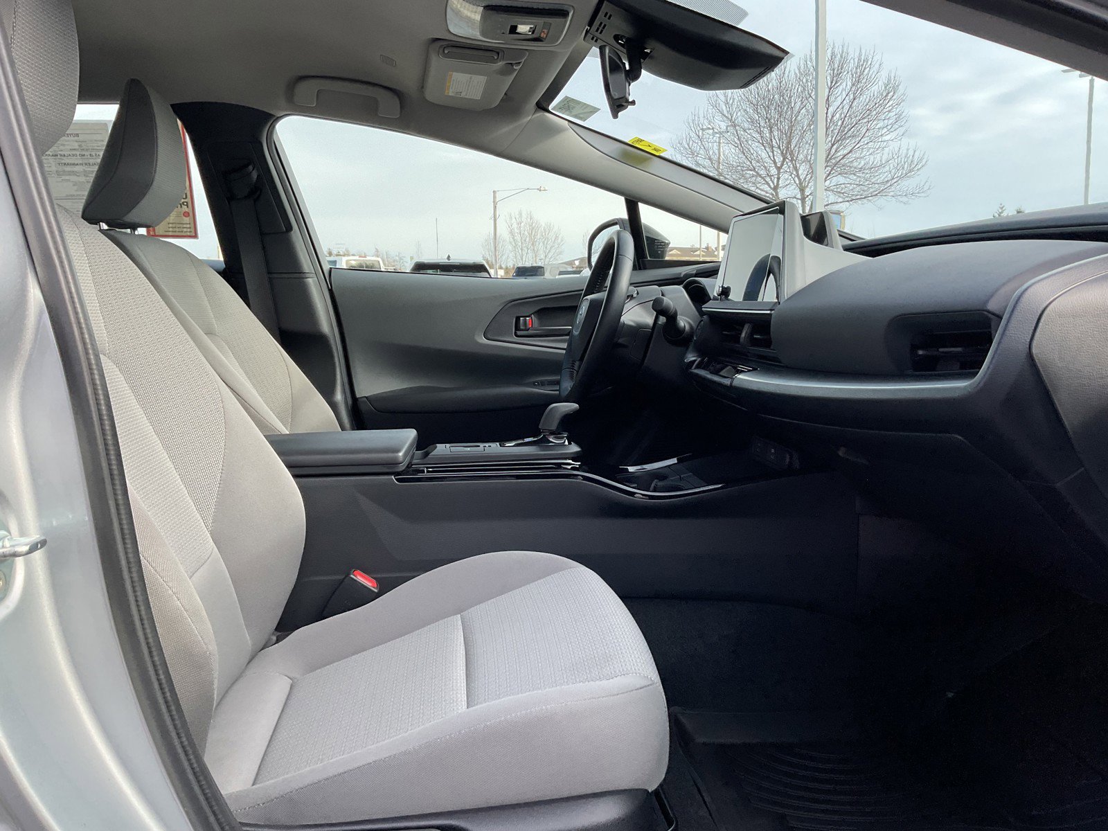 Used 2024 Toyota Prius LE image 12