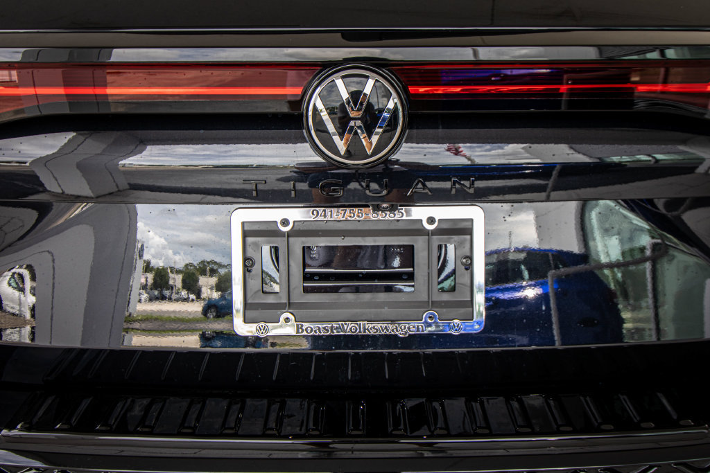 New 2026 Volkswagen Tiguan SE R-Line FWD image 16