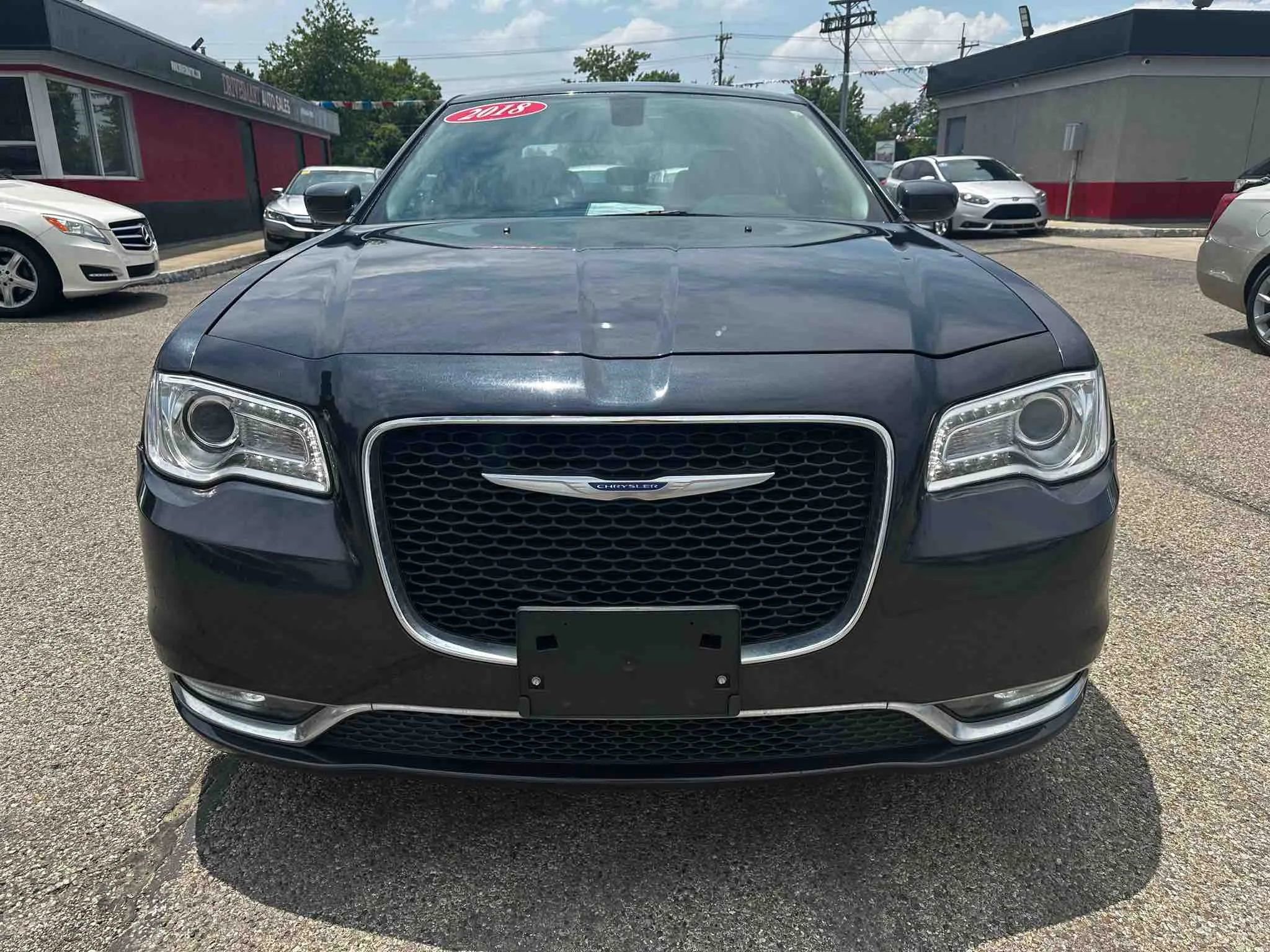 Used 2018 Chrysler 300 Touring w/ Driver Convenience Group image 2