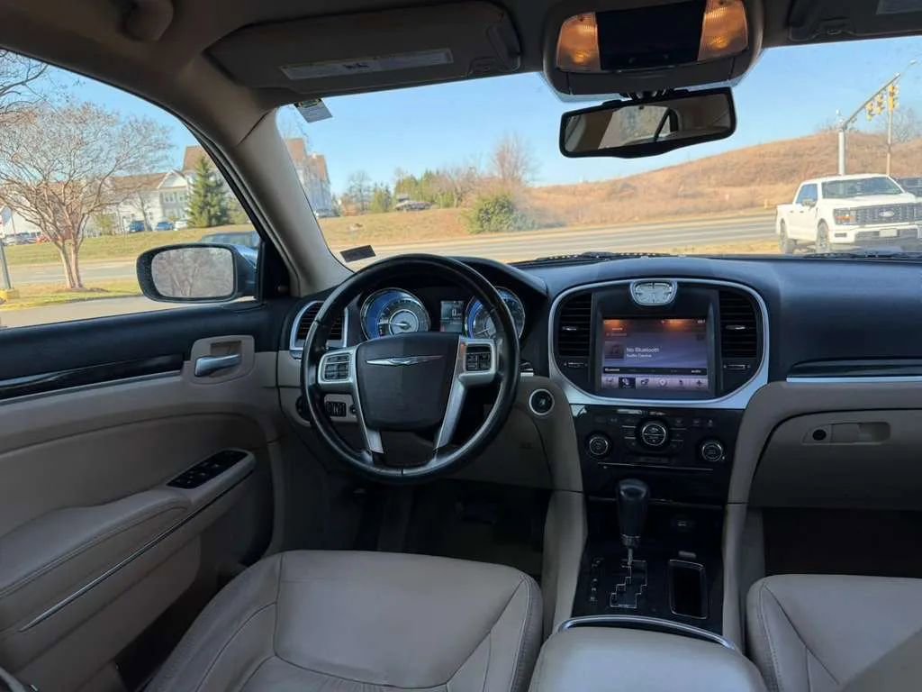 Used 2011 Chrysler 300 Limited image 6