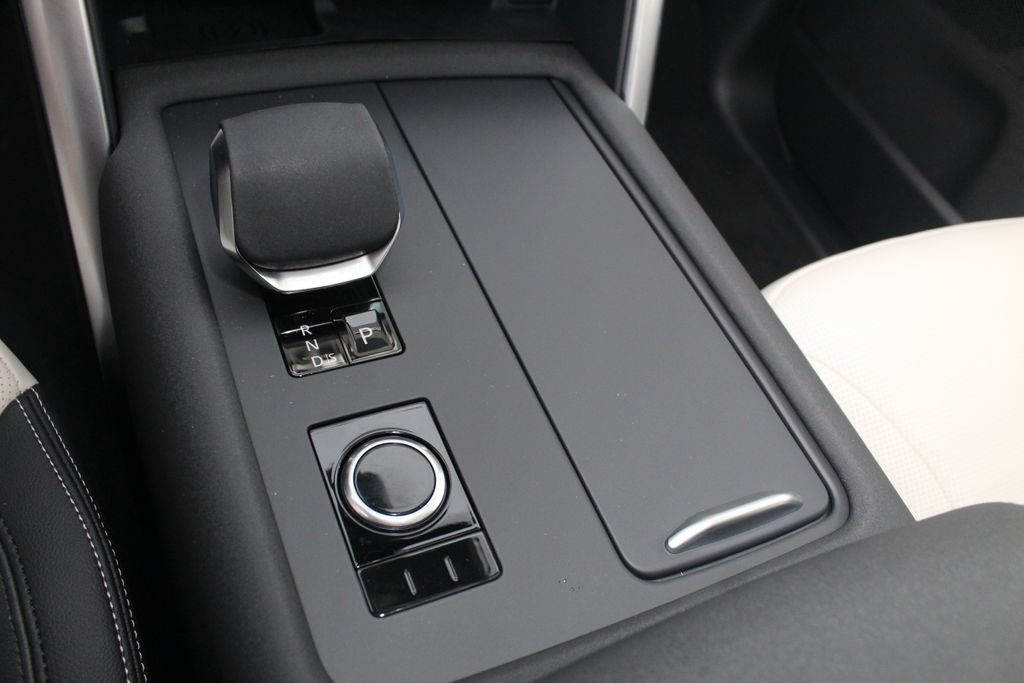 New 2026 Land Rover Discovery Limited Edition AWD/4WD image 31