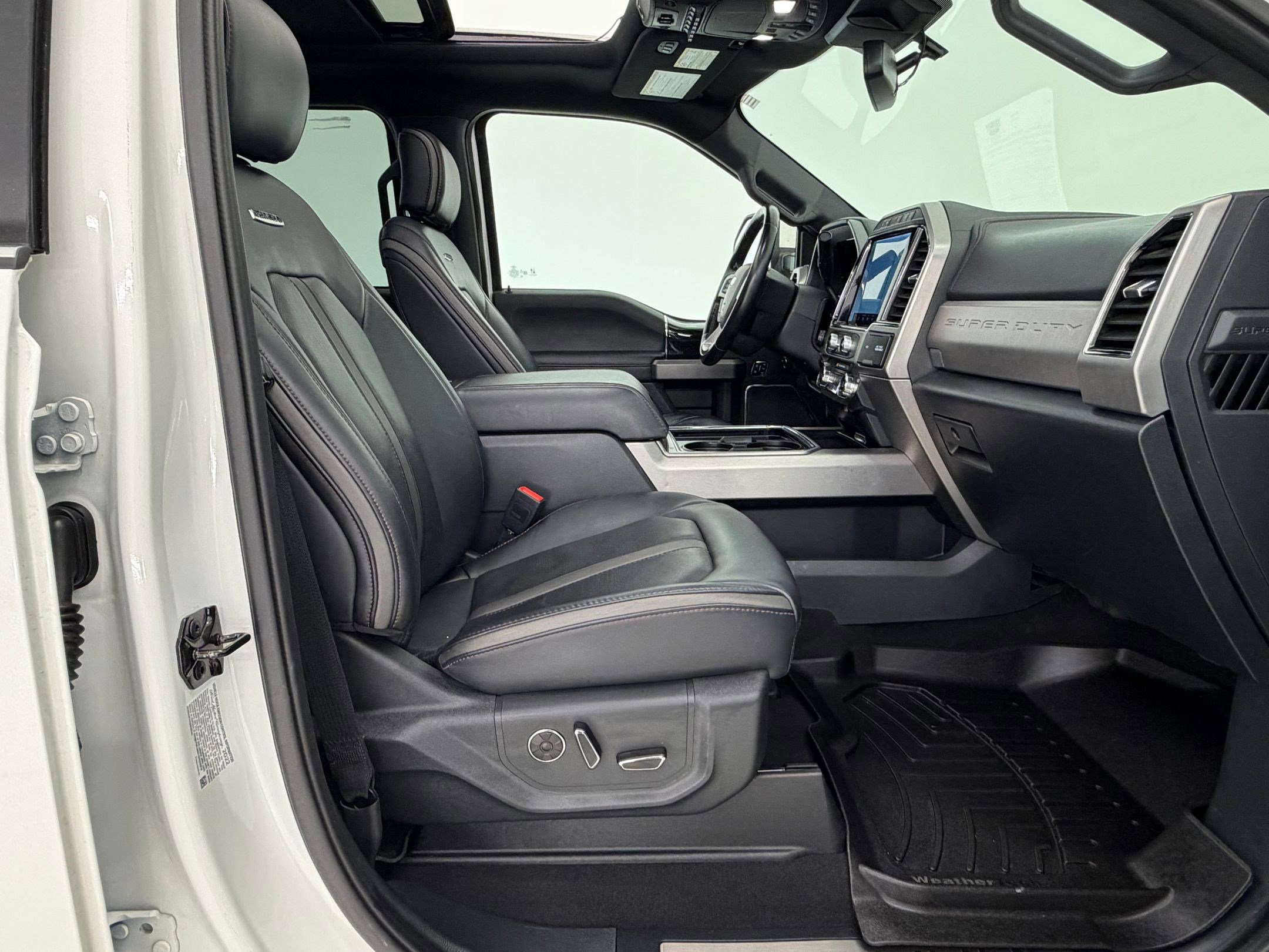 Certified 2022 Ford F450 Platinum w/ FX4 Off-Road Package image 31