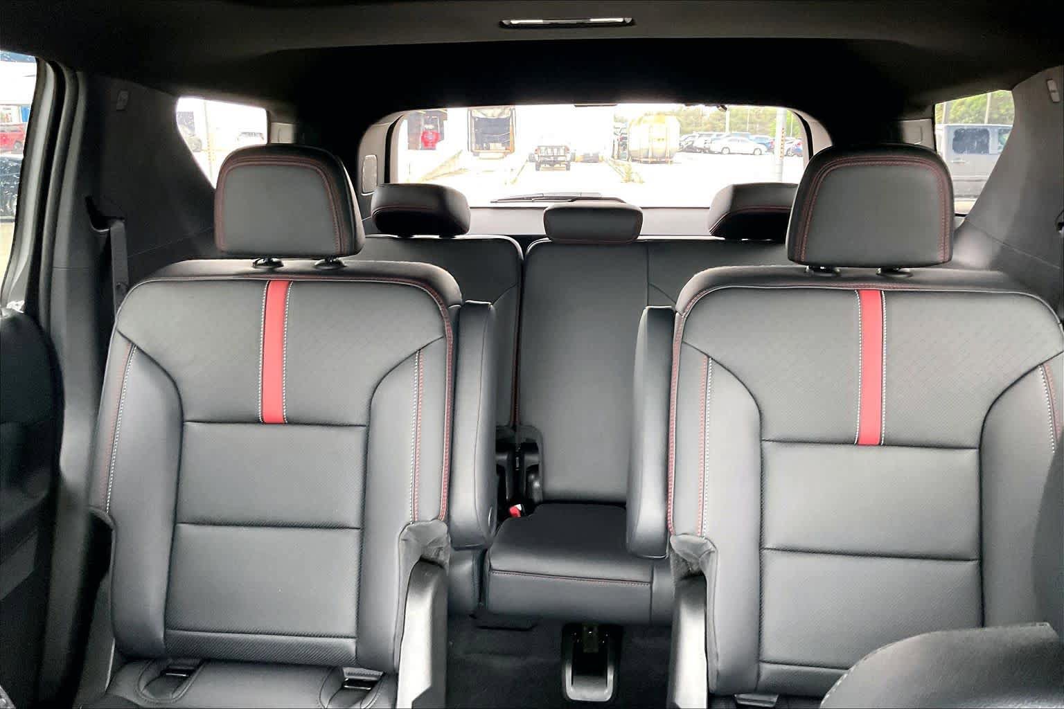 New 2026 Chevrolet Traverse RS w/ LPO, Floor Liner Package FWD image 19