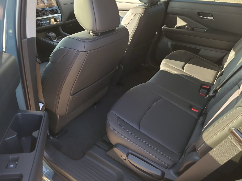 New 2026 Nissan Pathfinder SL FWD image 5