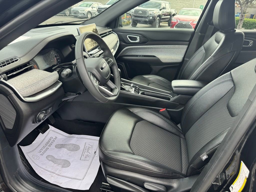 Used 2024 Jeep Compass Latitude image 12