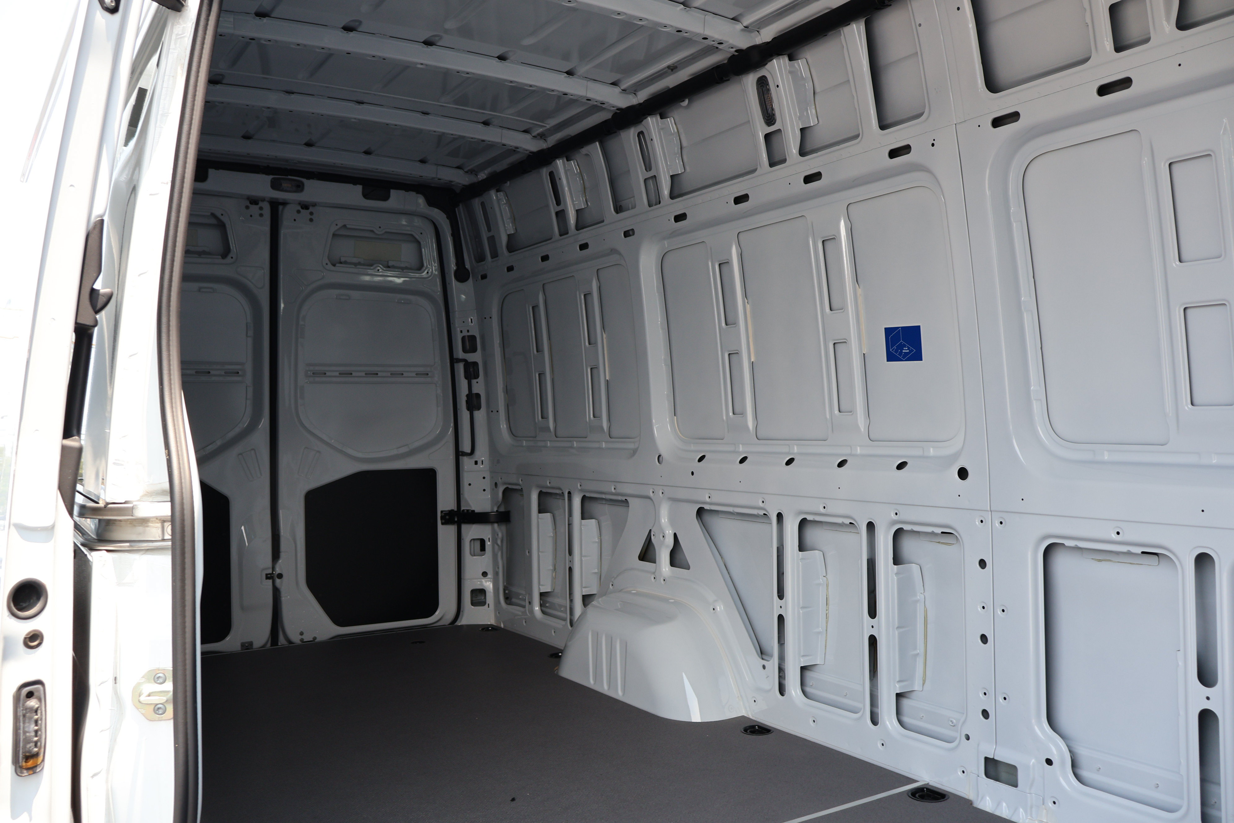Used 2024 Mercedes-Benz eSprinter 170 Cargo image 20