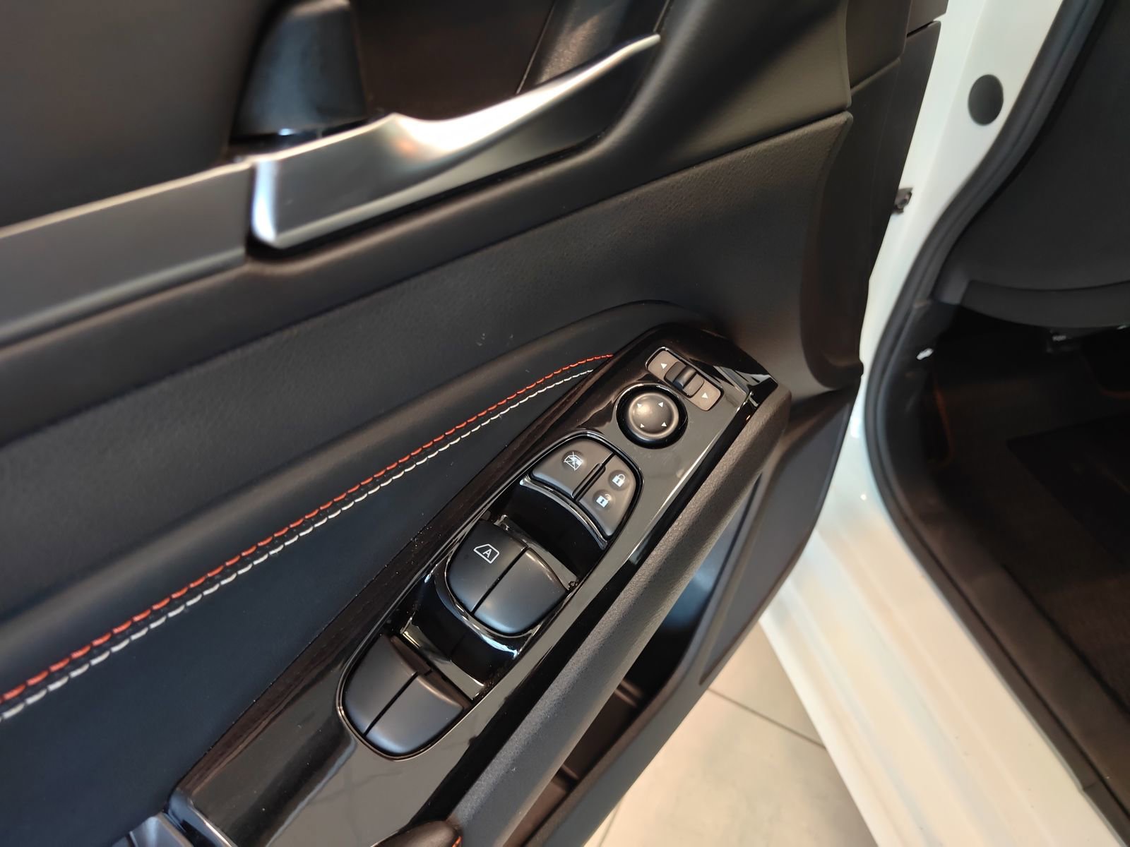 Used 2023 Nissan Altima 2.5 SR w/ SR Premium Package FWD image 9