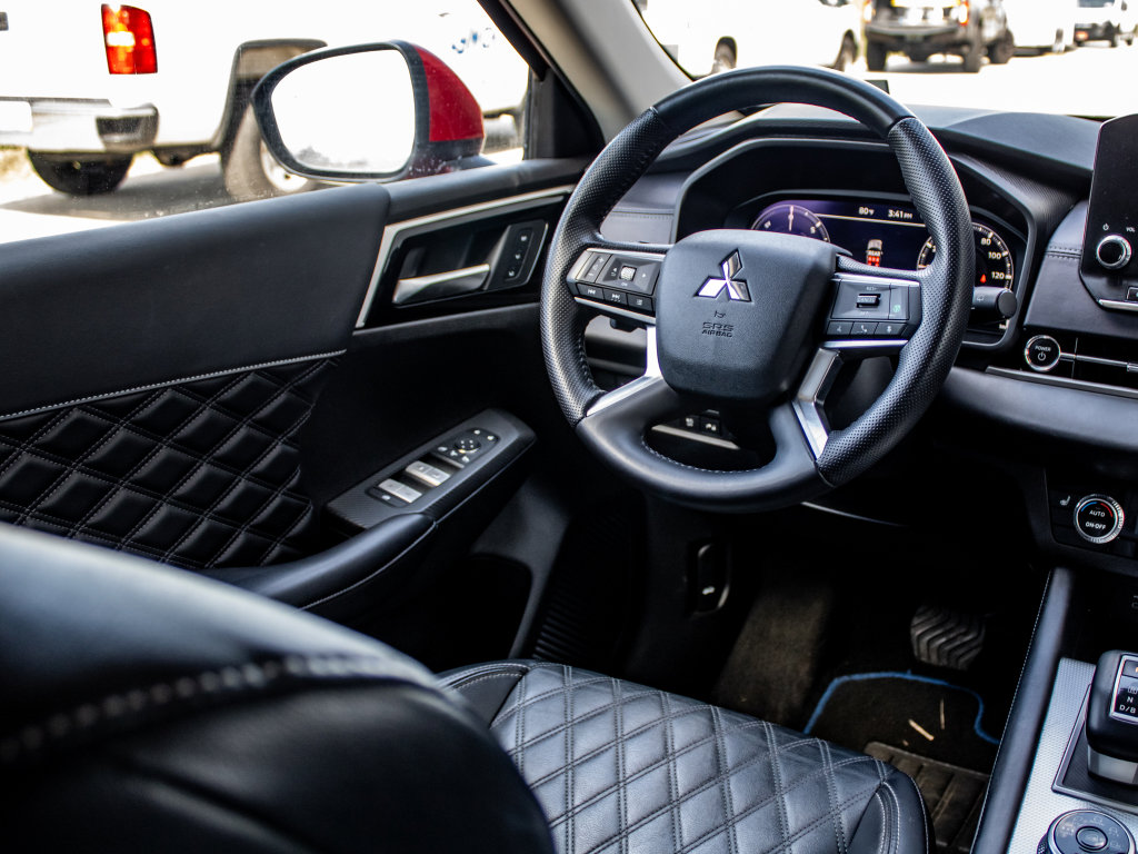 Used 2024 Mitsubishi Outlander SEL AWD/4WD image 37
