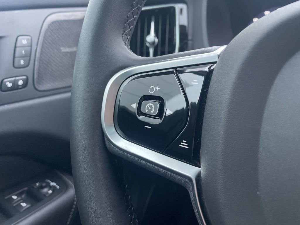 Certified 2023 Volvo XC60 B5 Ultimate image 38