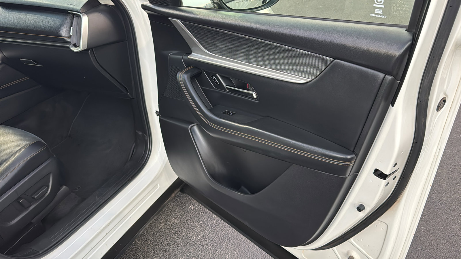 Certified 2025 MAZDA CX-70 3.3 Turbo w/ Preferred Package image 36