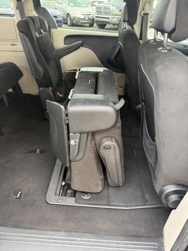 Used 2016 Dodge Grand Caravan SXT image 10
