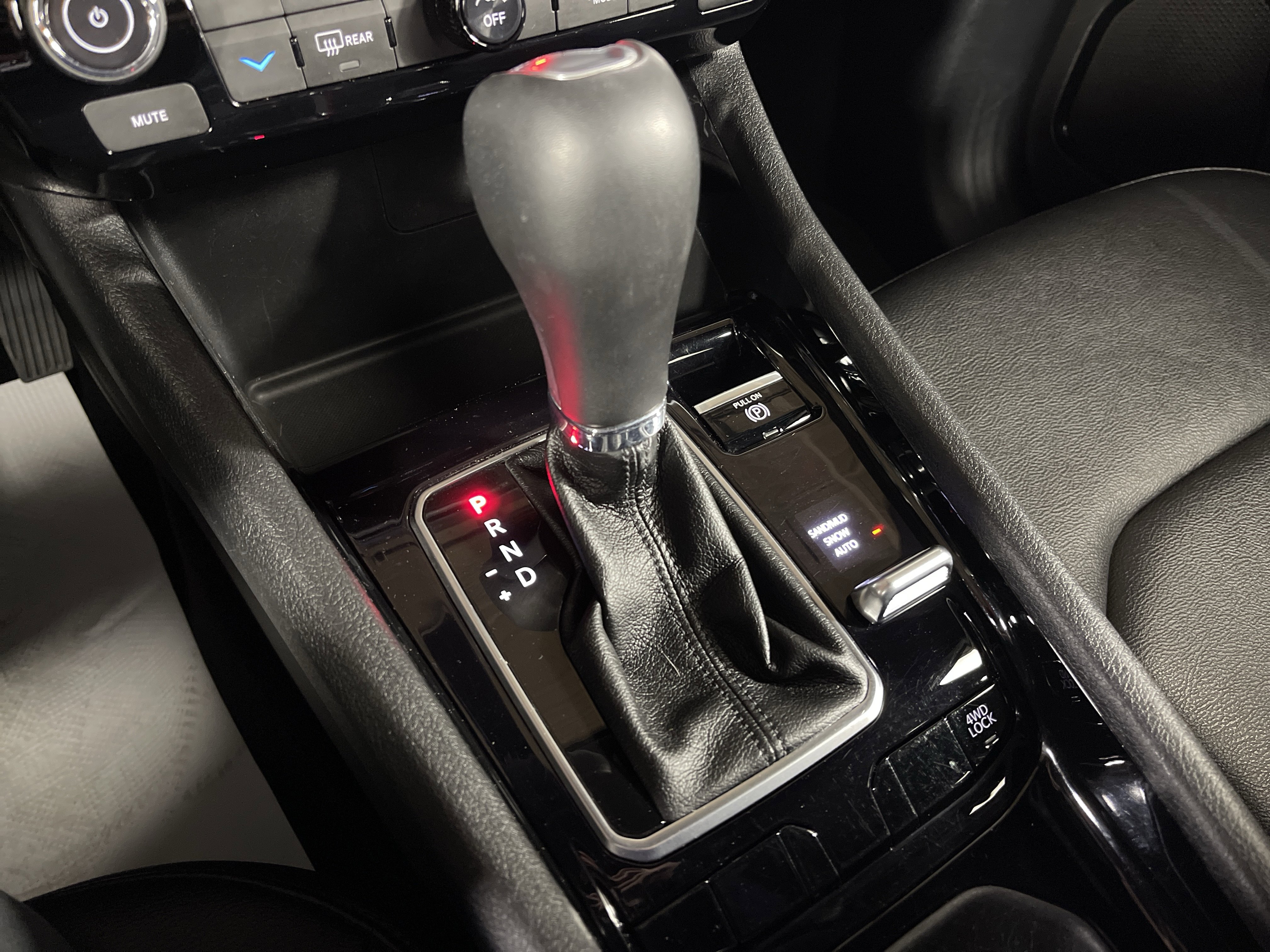 Used 2024 Jeep Compass Limited image 25