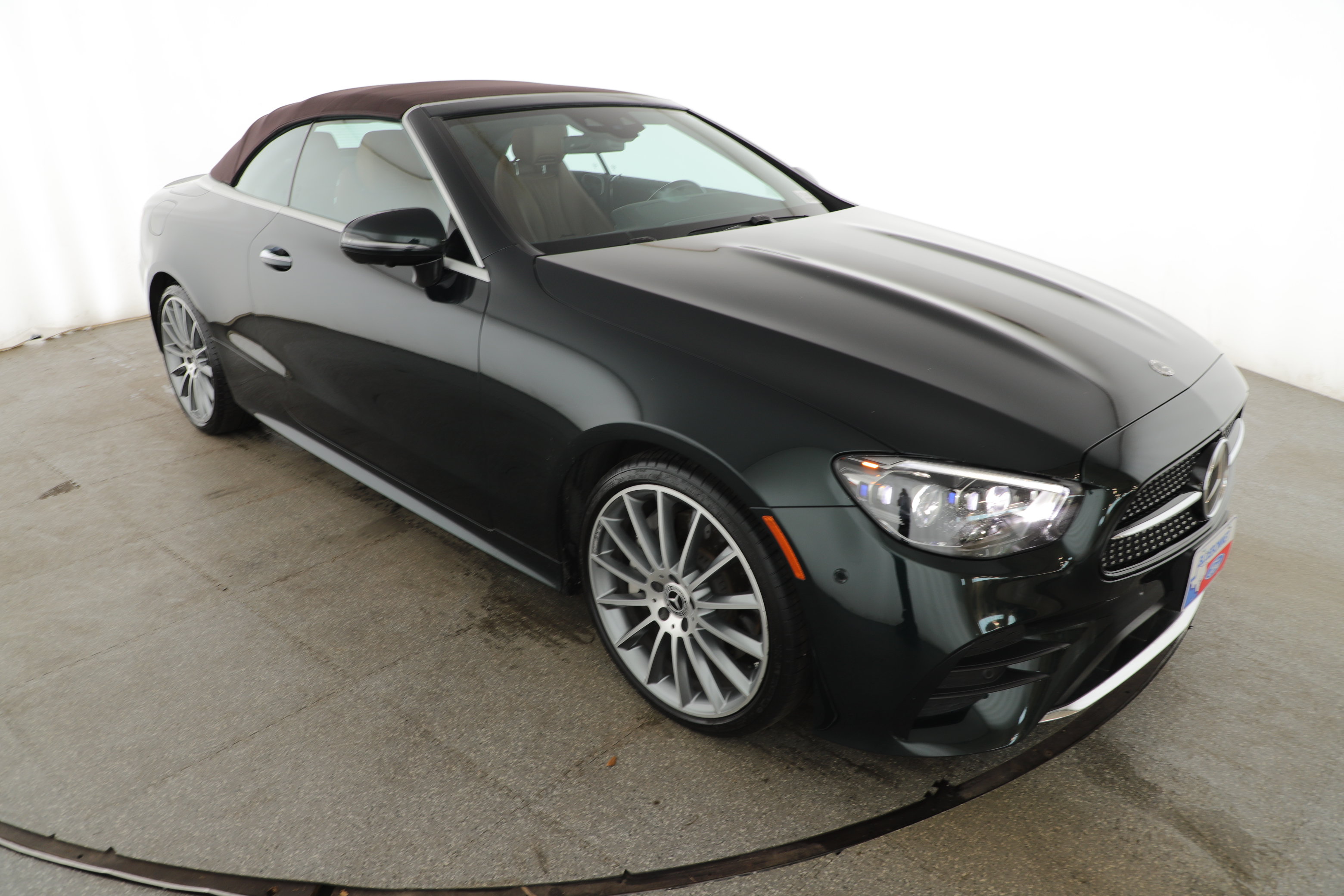 Used 2022 Mercedes-Benz E 450 Cabriolet image 2