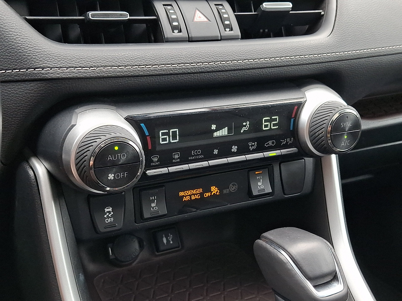 Used 2019 Toyota RAV4 Limited w/ Carpet Mat Package AWD/4WD image 18