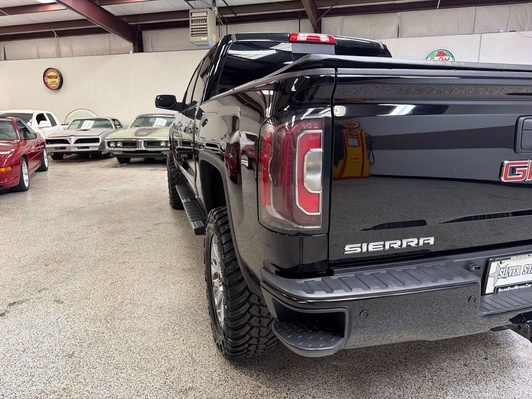 Used 2016 GMC Sierra 1500 Denali w/ Enhanced Driver Alert Package AWD/4WD image 15