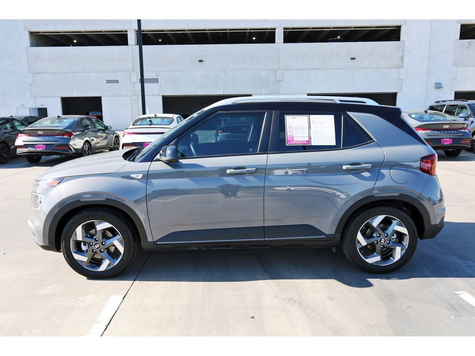 Certified 2022 Hyundai Venue Limited w/ Cargo Package FWD image 6