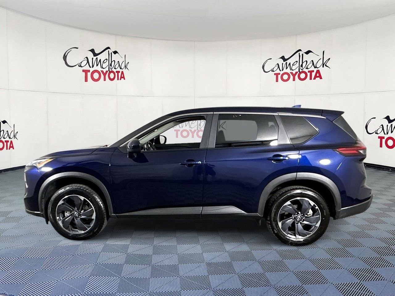 Used 2025 Nissan Rogue SV image 4