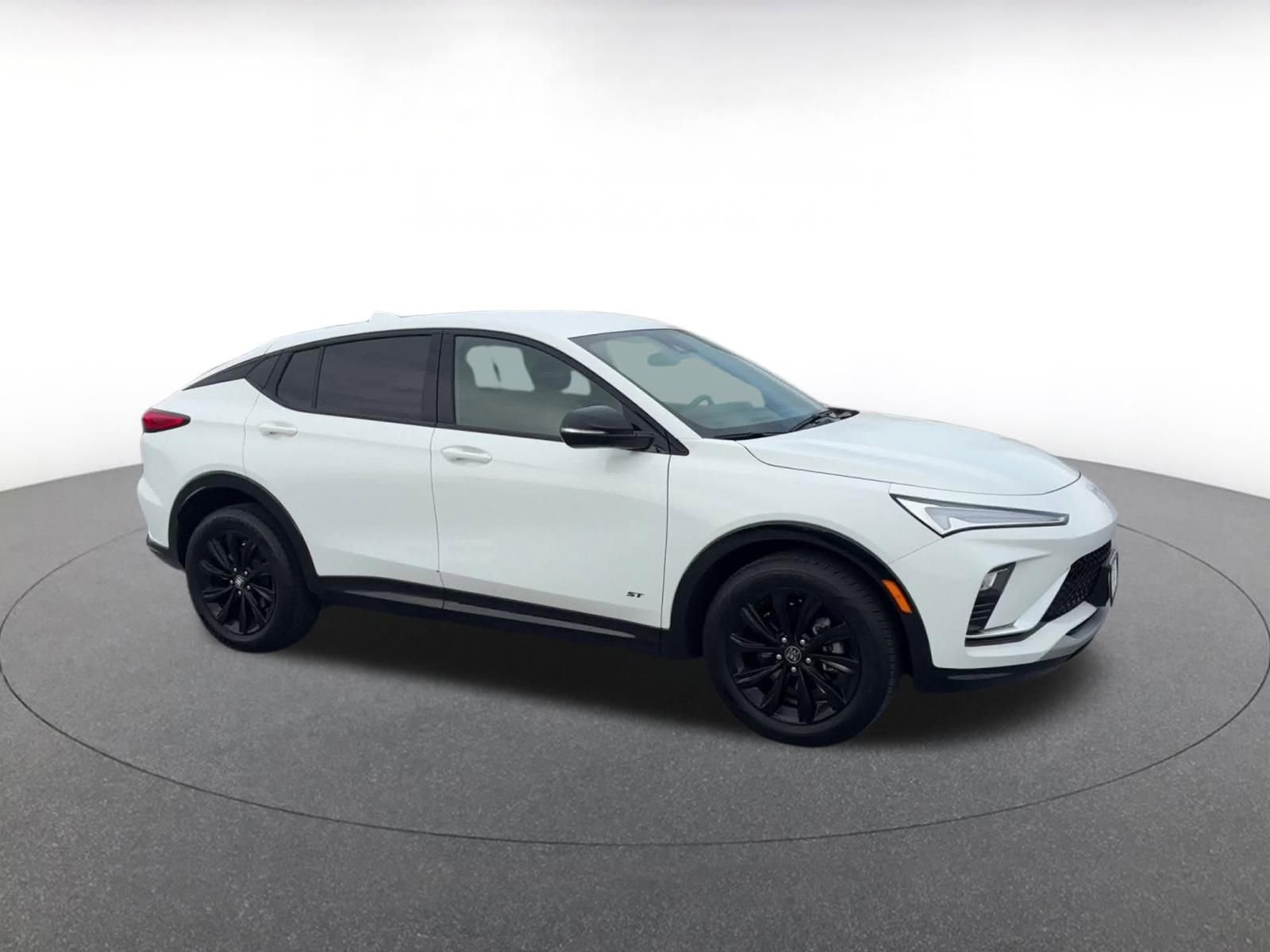 Used 2025 Buick Envista Sport Touring image 2