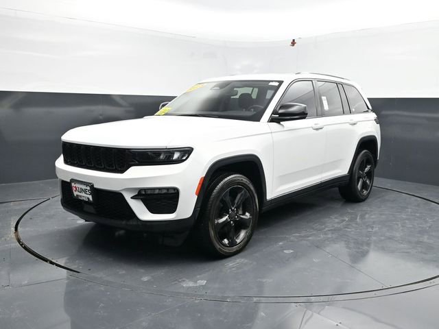 Used 2023 Jeep Grand Cherokee Limited w/ Black Appearance Package image 4