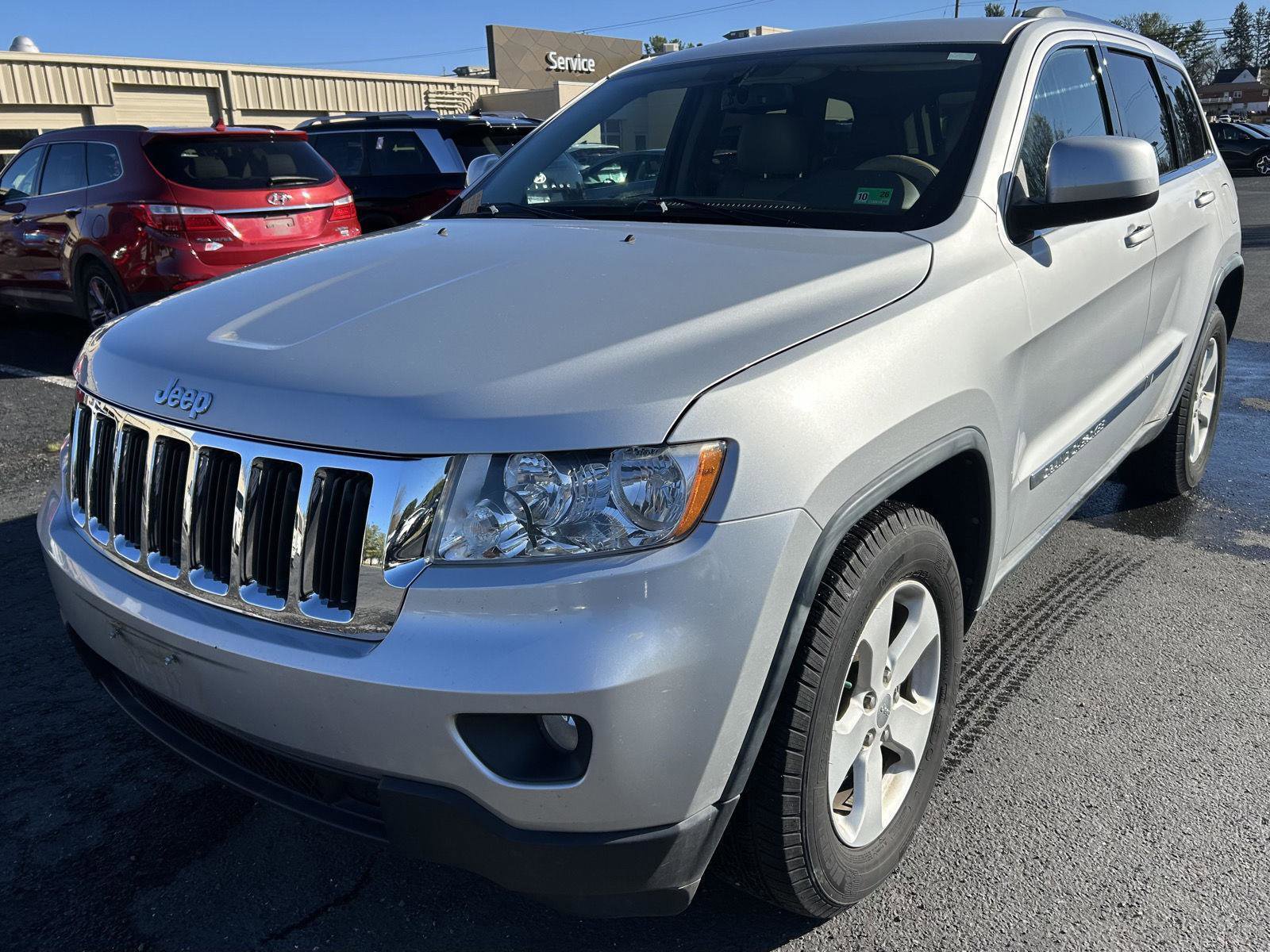 Used 2011 Jeep Grand Cherokee Laredo image 1