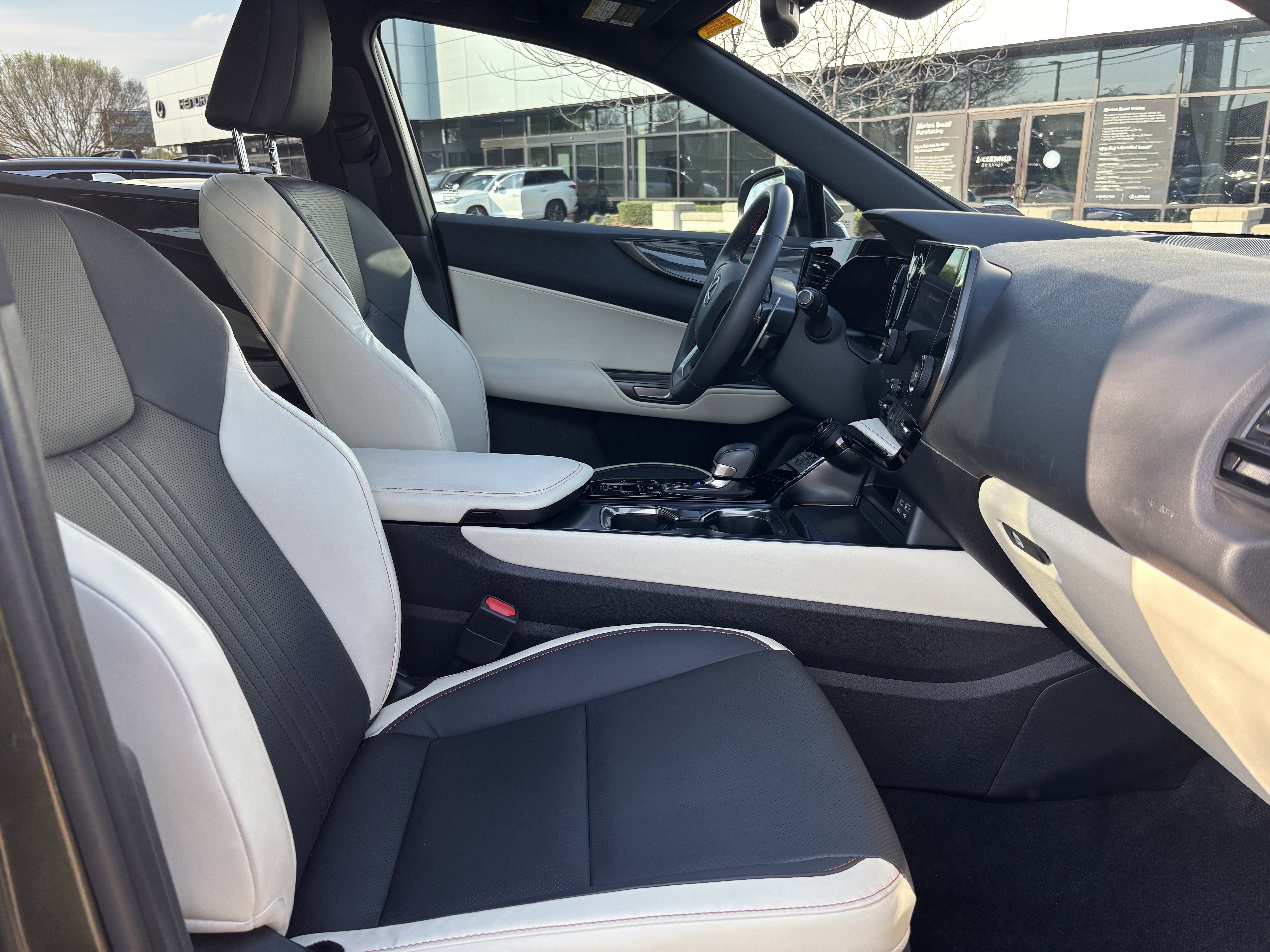 Used 2024 Lexus NX 250 FWD image 35