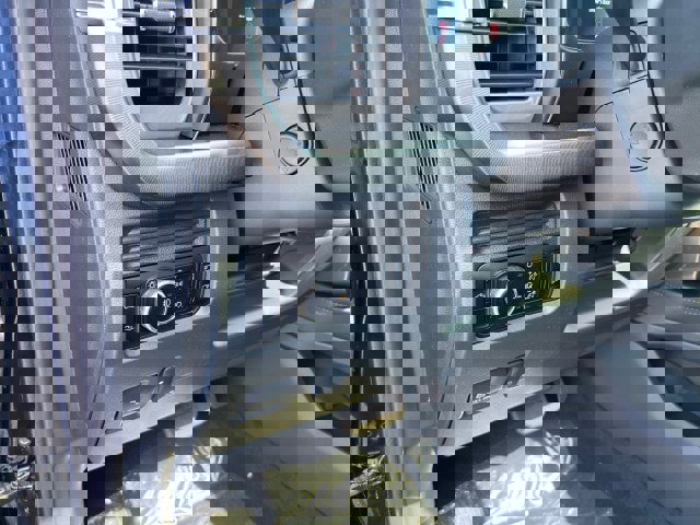 New 2025 Ford F350 Platinum w/ FX4 Off-Road Package image 12