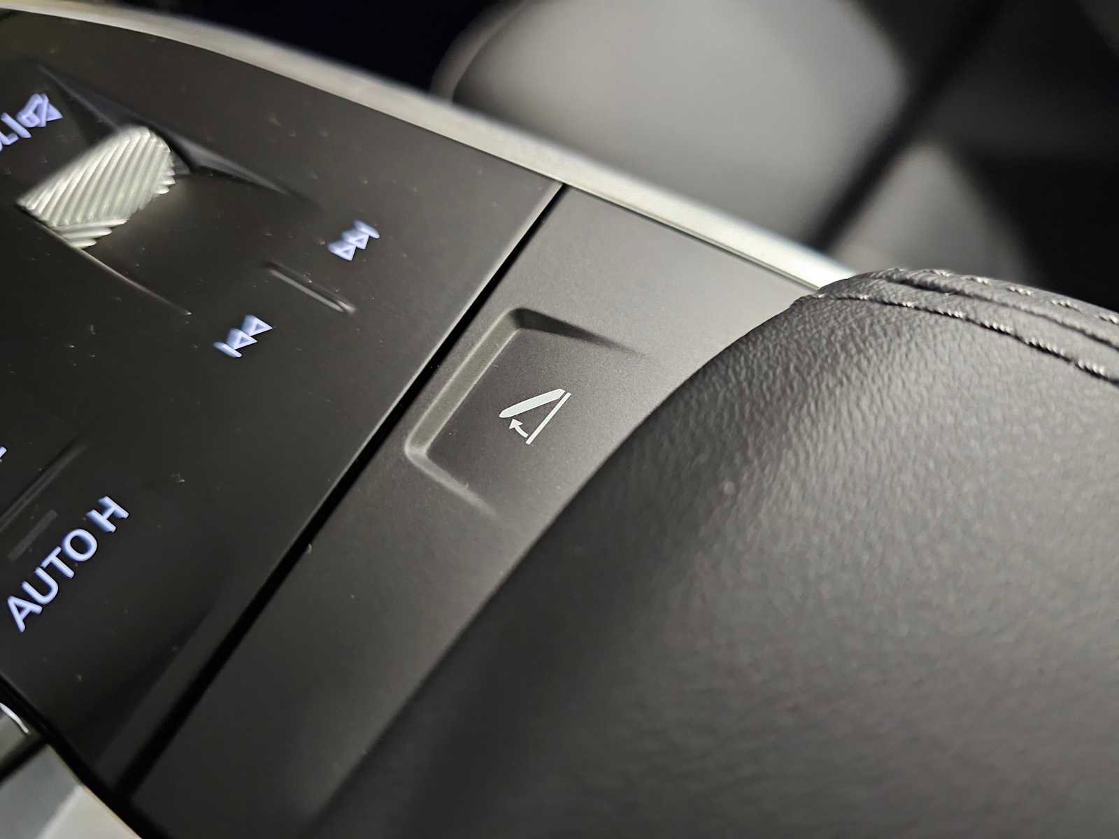 New 2026 BMW X2 xDrive28i w/ Technology Package image 23