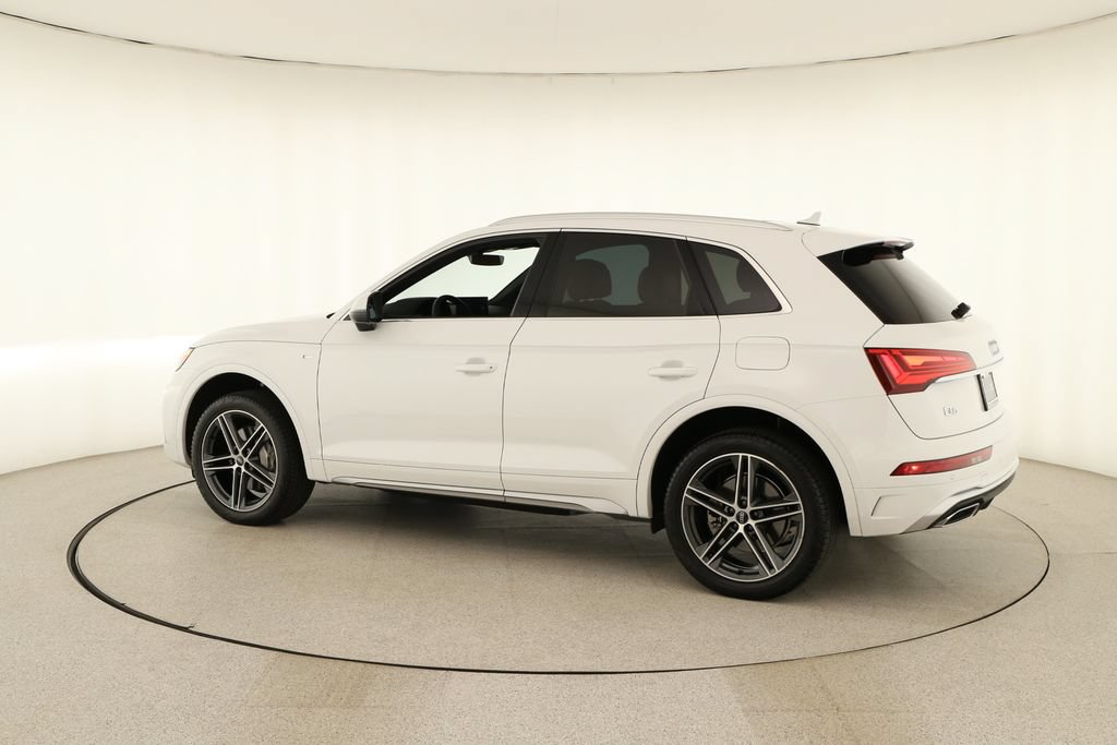 Certified 2024 Audi Q5 e Premium w/ Convenience Package AWD/4WD image 3